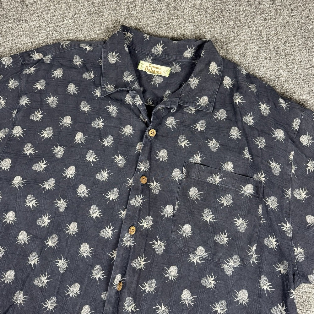Tommy Bahama Pineapple Silk Button Up Men Size XL Hawaiian Short Sleeve Shirt